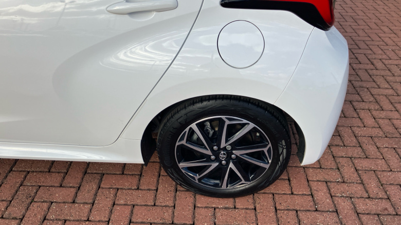 Toyota Yaris 1.5 Hybrid Design 5dr CVT Hybrid Hatchback